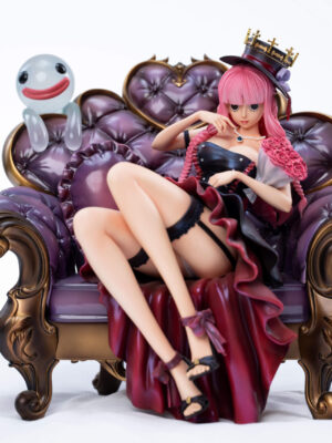 Perona on Sofa - GG Studio - Collectible Figure Main View