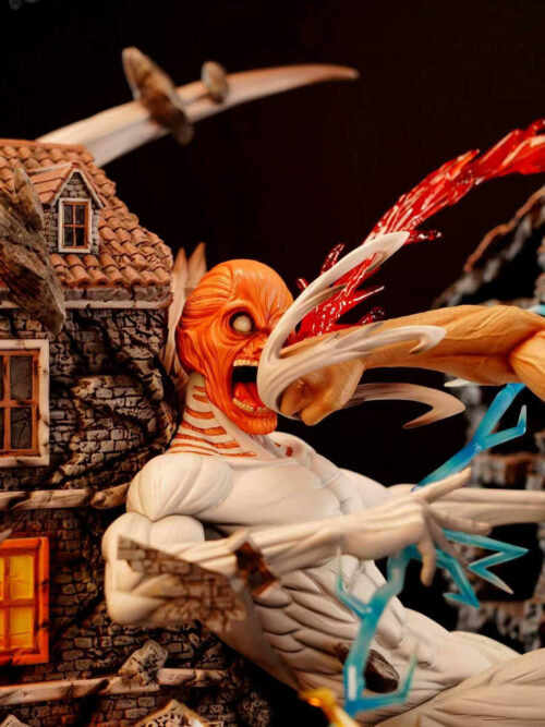 Attack On Titan War Hammer Titan vs. Attack Titan - TITAN Studio - Detail View 3