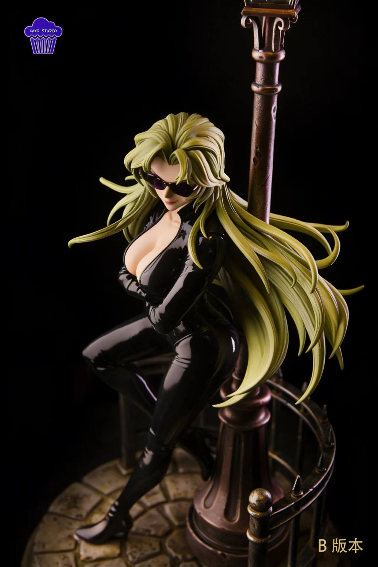 Leather Suit Agent Vermouth - Featured Image Leather Suit Agent Vermouth - Collectible Figure Main View