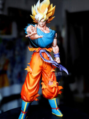 k13w67sd689mz315g22kc1w6v1dxyhw3 The Legendary Super Saiyan Son Goku - Collectible Figure Main View