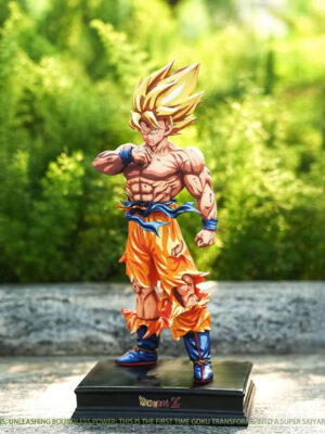 Super Saiyan Battle-Damaged Repaint Ver. Son Goku - Collectible Figure Main View