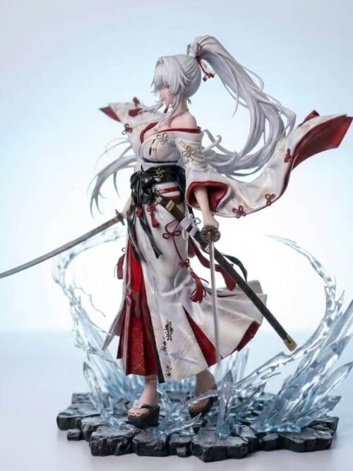 Dual Blade Shrine Maiden Hiyuki - Detail View 2