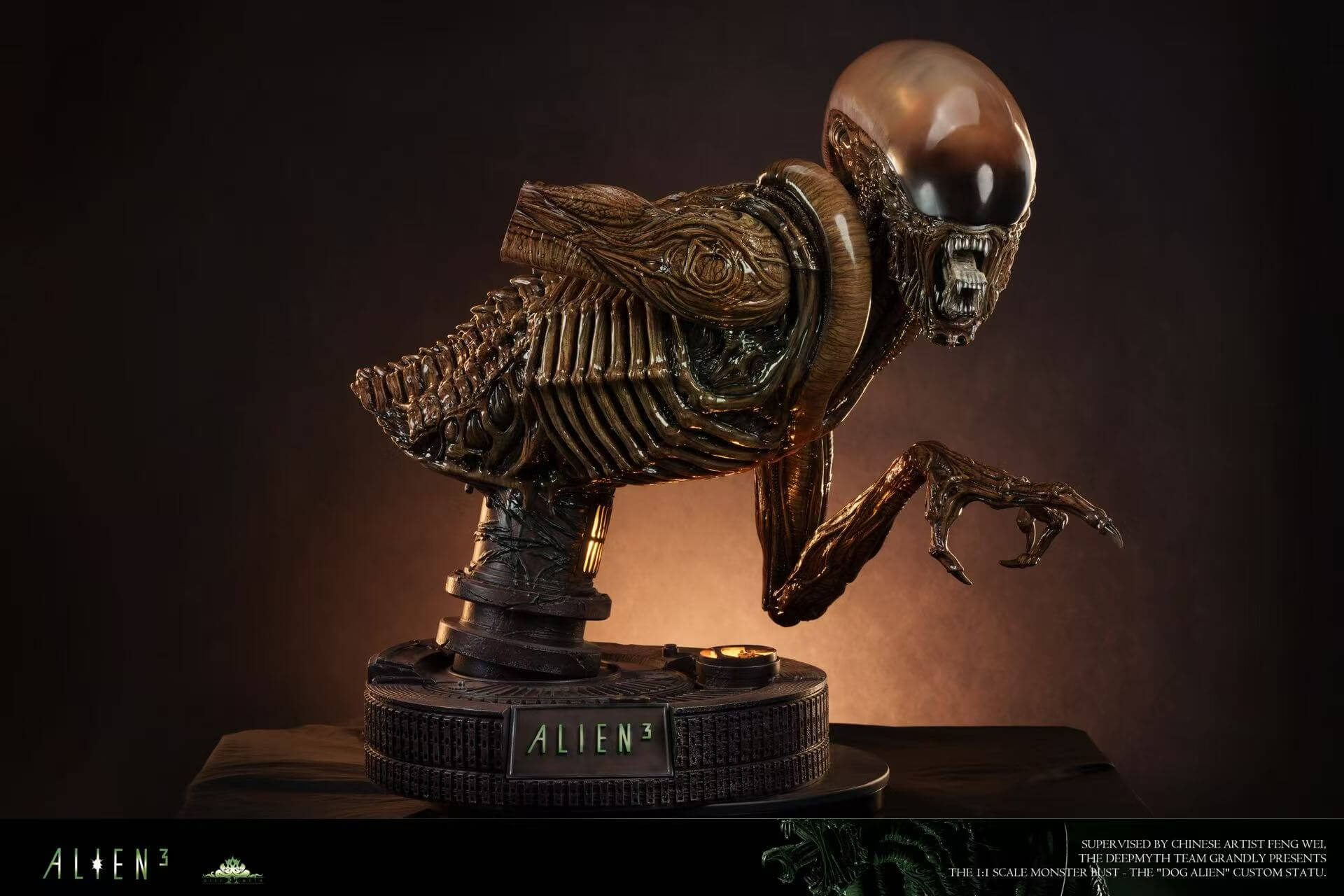 Dog Alien (Runner) 1:1 Scale Bust - Featured Image Dog Alien (Runner) 1:1 Scale Bust - Collectible Figure Main View