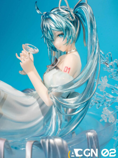 Snow Miku and Summer Miku — Hatsune Miku - Detail View 2