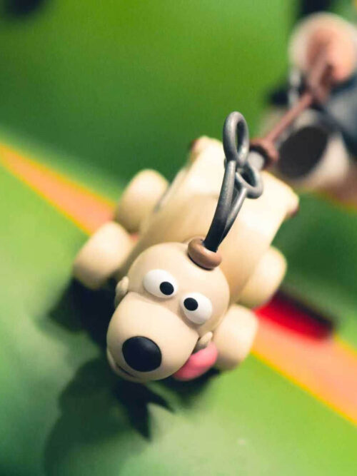 Senbei Norimaki with Mechanical Dog - Detail View 2