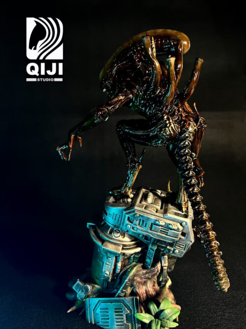 Crouching Xenomorph Alien - Detail View 4