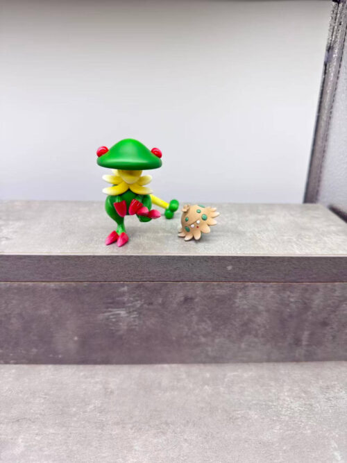 Evolution Line Breloom and Shroomish - Detail View 2