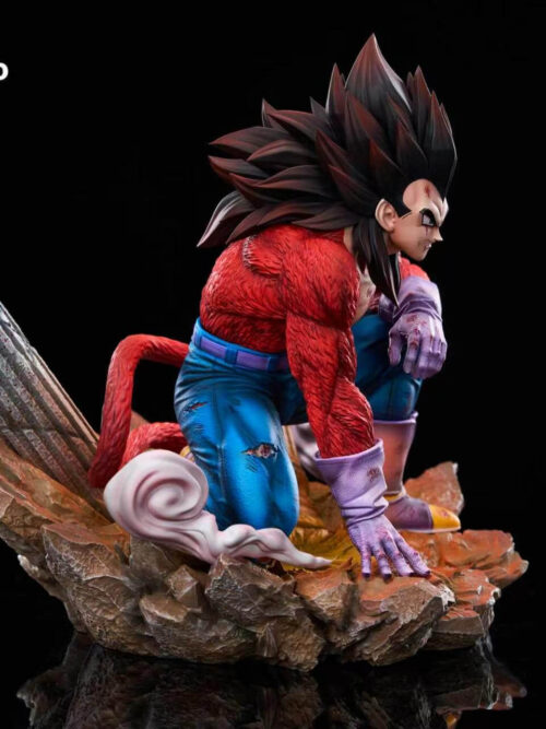 Super Saiyan 4 Vegeta - Detail View 2