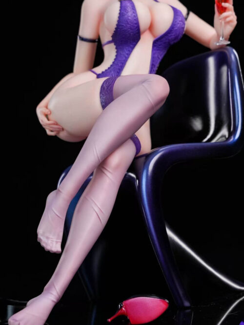 Seated Reze - Detail View 6