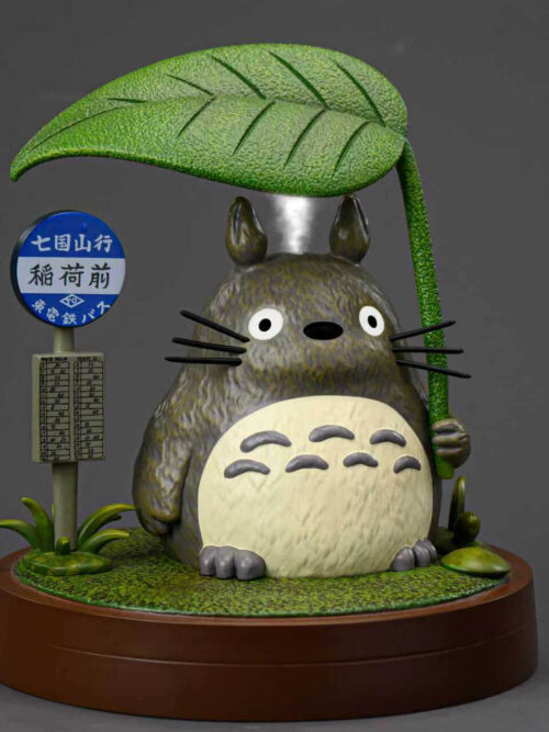 Rain Bus Stop Totoro - Detail View 1