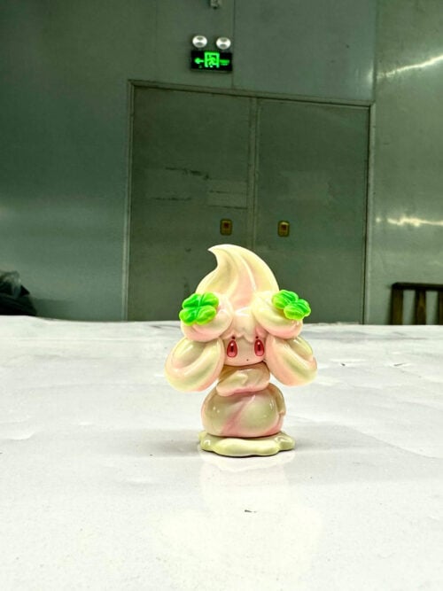 Summer Version Alcremie - Collectible Figure Main View