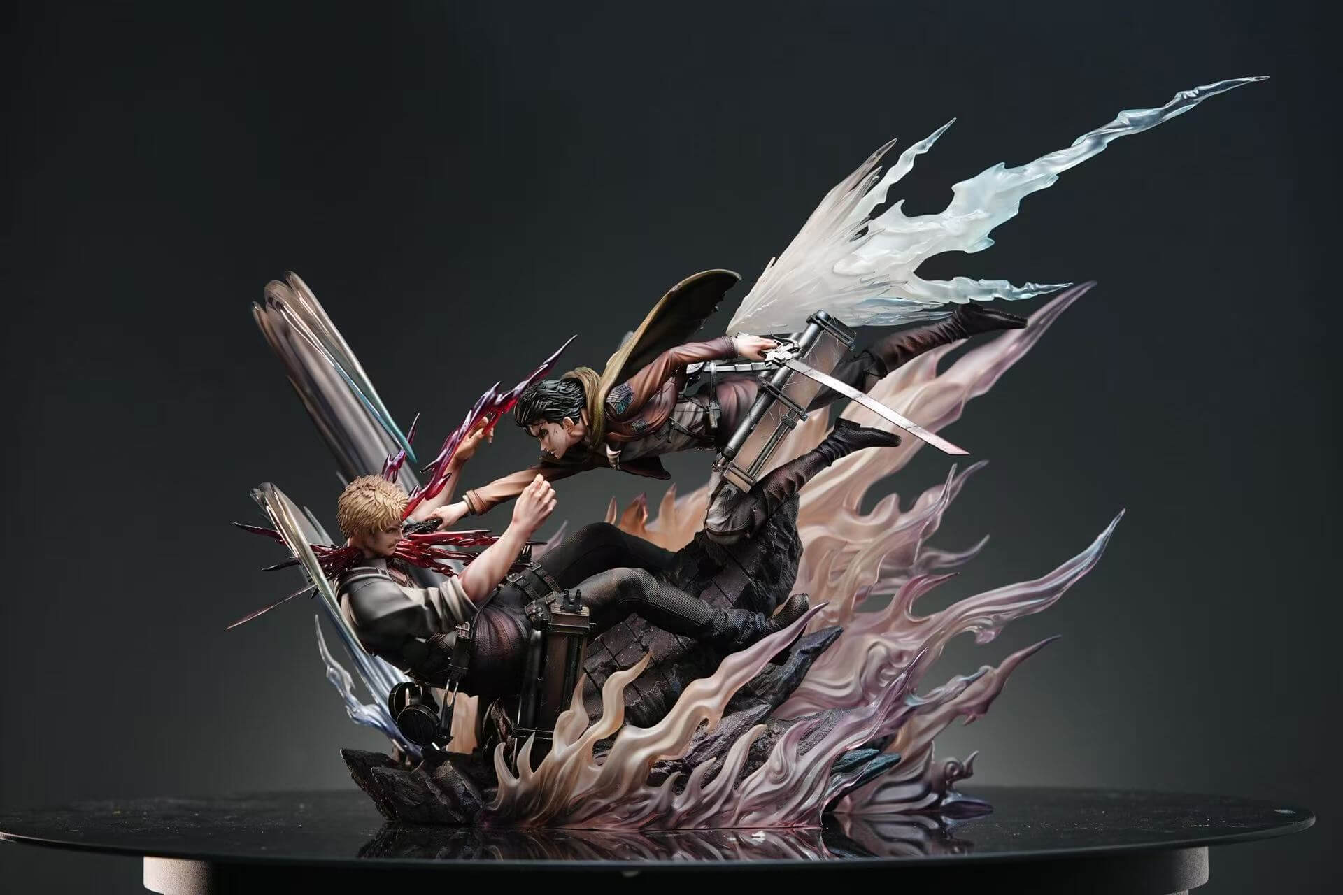 Levi Ackerman vs Reiner Braun - Featured Image Levi Ackerman vs Reiner Braun - Collectible Figure Main View