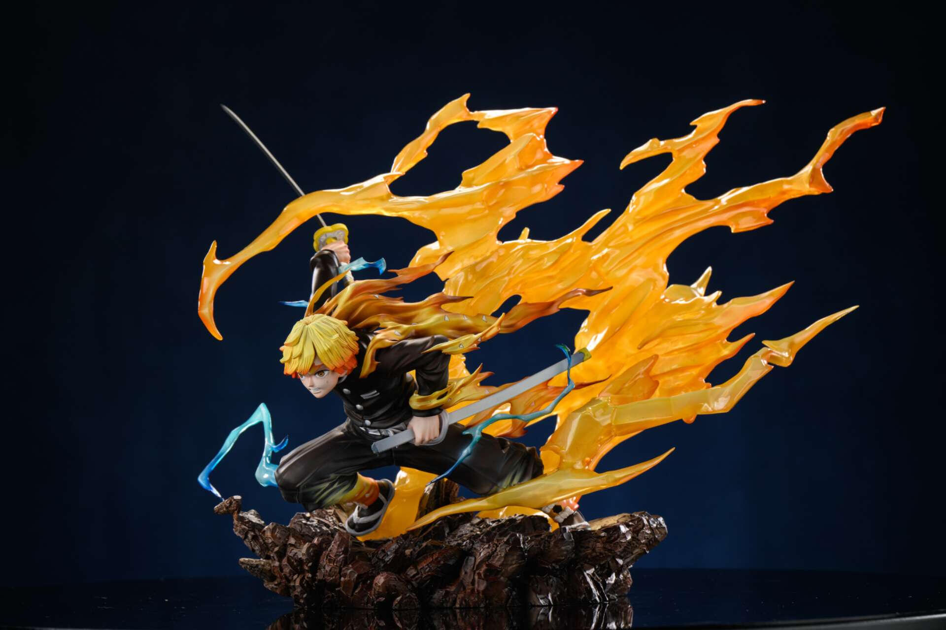 Thunder Breathing Zenitsu Agatsuma - Featured Image Thunder Breathing Zenitsu Agatsuma - Collectible Figure Main View