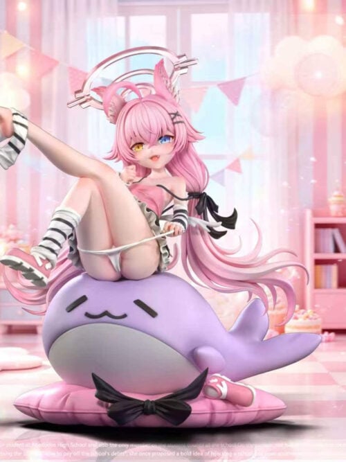 Seated Hoshino Takanashi - Collectible Figure Main View