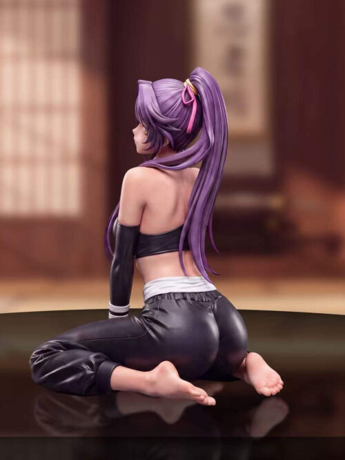 Kneeling Yoruichi Shihoin - Detail View 4