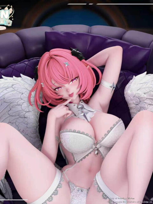 Reclining Remielle Dan - Detail View 2
