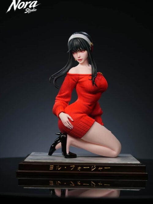 Kneeling Yor Forger - Collectible Figure Main View