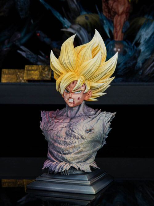 First Super Saiyan Goku - Detail View 8