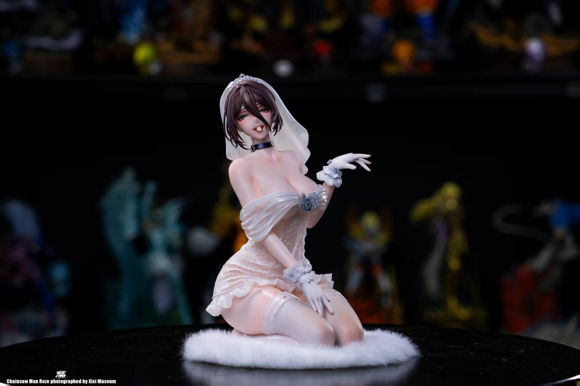 Wedding Dress Reze - Featured Image Wedding Dress Reze - Collectible Figure Main View