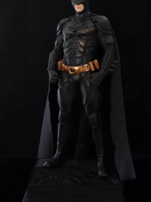 Standing Batman 1/4 Scale Statue - Detail View 1