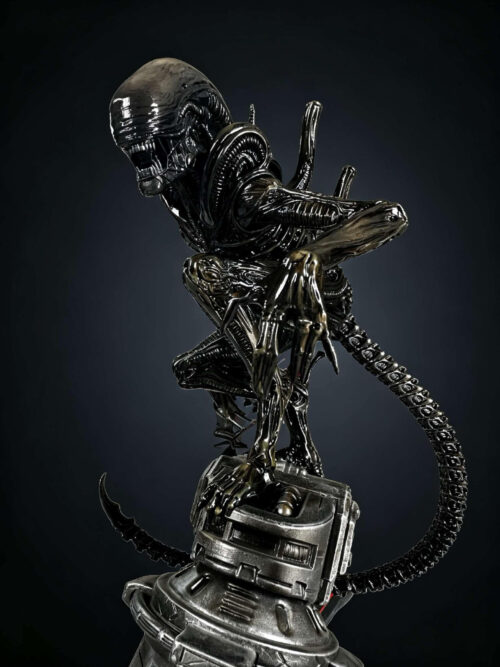 Crouching Xenomorph - Alien 1/6 Scale Statue - Detail View 3