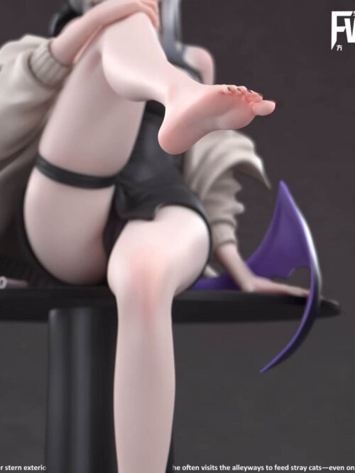 Seated Onikata Kayoko - Detail View 4