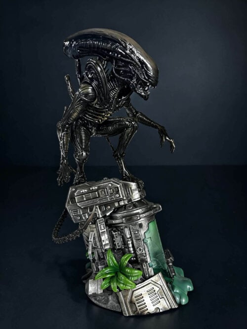 Crouching Xenomorph - Alien 1/6 Scale Statue - Detail View 1