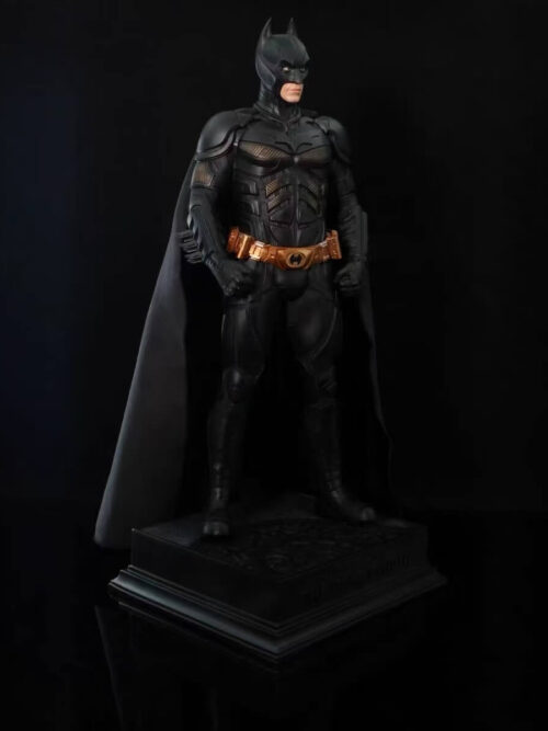 Standing Batman 1/4 Scale Statue - Detail View 3