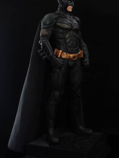 Standing Batman 1/4 Scale Statue - Detail View 2