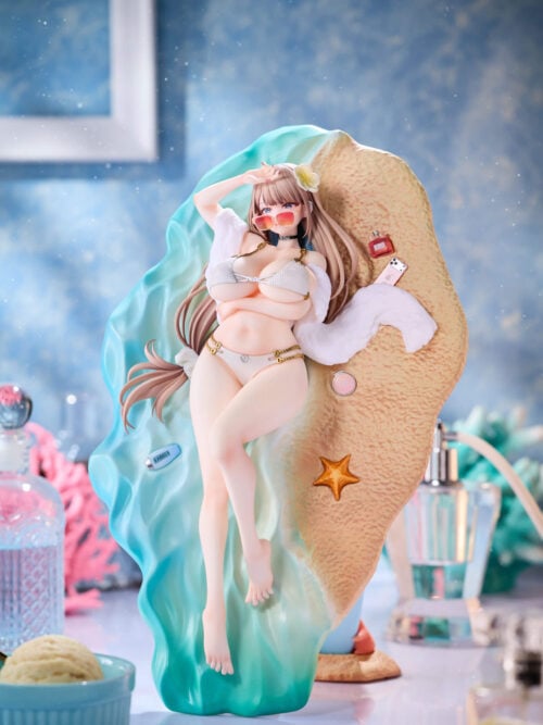 Full display view of Fuyuyama Asako against a tilted beach backdrop with turquoise water, textured sand, miniature items, and a starfish.