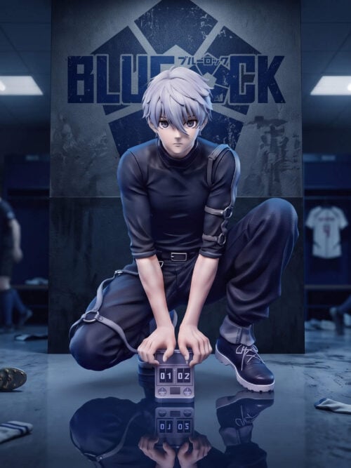Front view of Peak Studio Seishiro Nagi with one knee raised, framed by lockers and a central Blue Lock pillar.