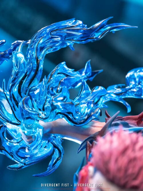 Close-up of the clear blue energy effect part with black linework surrounding the right fist of the Yuji Itadori statue.