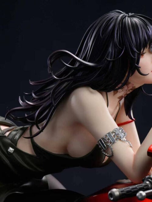 Side portrait detail of Manzhu Shahua with black hair, a silver-colored flower over one eye, a raised pistol and a chain-decorated arm cuff.