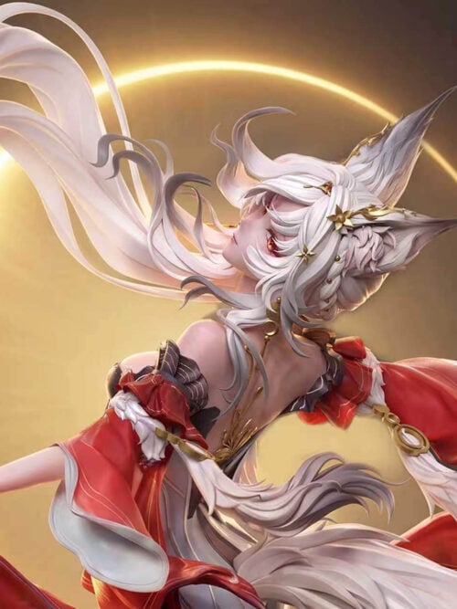 Close-up of Hsin's turned face, fox ears, sweeping white hair, gold-colored ornaments and red sleeves.