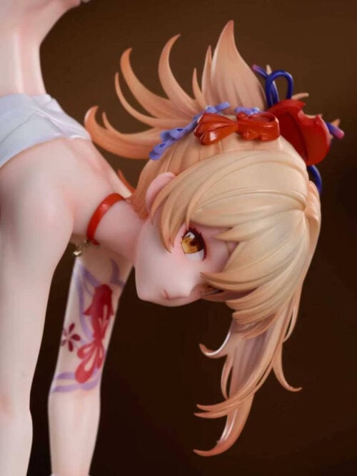 Close-up of Yoimiya's face, blonde ponytail, red hair ornaments and red-and-purple upper-arm markings in the handstand pose.