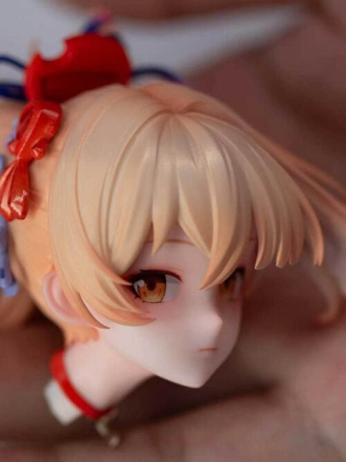 Portrait close-up of Yoimiya with amber eyes, layered blonde hair, red hair ornaments and a red choker.