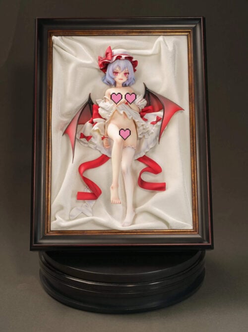 Censored front-view photo of Remilia Scarlet in a black-and-gold frame with white drapery, red bat wings and a black circular platform.