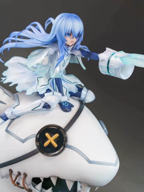 Close-up of unhelmeted Yoshino Himekawa showing blue hair, layered pale armor and a clawed gauntlet above the rabbit-like head's yellow cross eye.