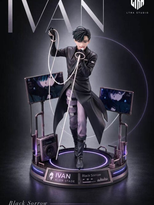 Front view of the LTRA Studio Ivan 1/6 scale statue from ALIEN STAGE singing into a white microphone on a circular stage base with dual monitors and a speaker