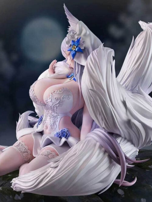 Left three-quarter view of Hyperion Studio's 1/6 Shinano figure seated on a mossy rock base, showcasing the volume of her sweeping white fox tails tied with a lavender ribbon and her removable white heeled shoe.