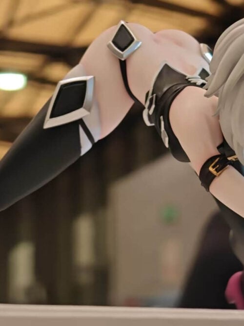 Right side profile view of MiLi Studio's 1/6 scale Jack the Ripper statue from Fate/Grand Order showing her low forward-leaning crouch, extended leg in a black thigh-high stocking with a diamond accent, bandaged arms, and downward-pointed dagger.