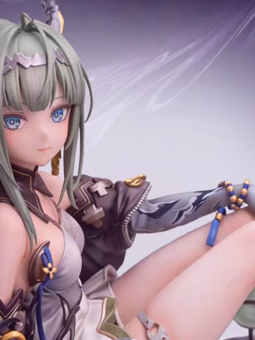 Close-up of the Si statue's upper body showing her sage-green hair with a side bun, small dark horns, blue eyes, off-the-shoulder dark jacket, grey patterned glove, and beaded bracelet with a blue tassel on her knee.