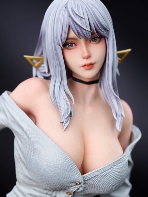 Close-up portrait of the LUNA Studio Scarlet statue focusing on her facial expression, layered silver bangs, triangular gold hairpins, and black choker.